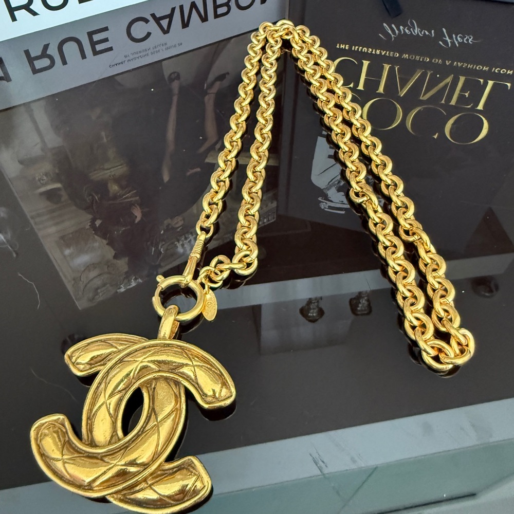 LOT 2223 JUMBO 24K gold plated CHANEL matelasse CC Pendant Necklace - Picture 1 of 9